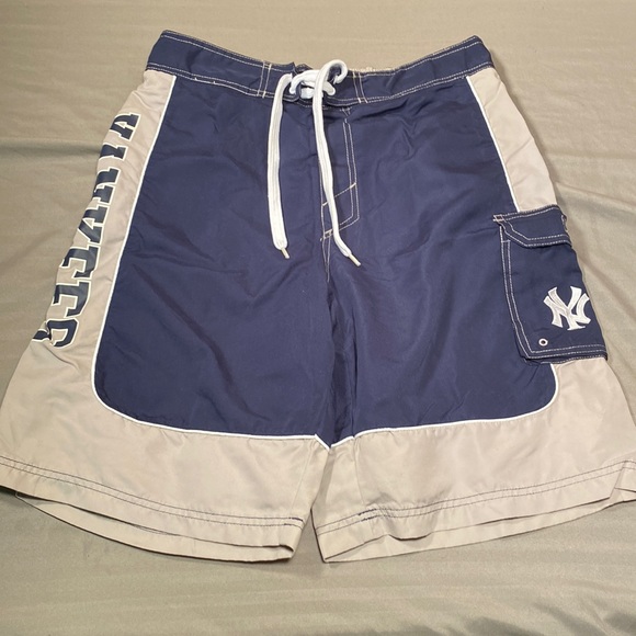 NY Yankees HOST PICK Athletic shorts - Picture 1 of 6
